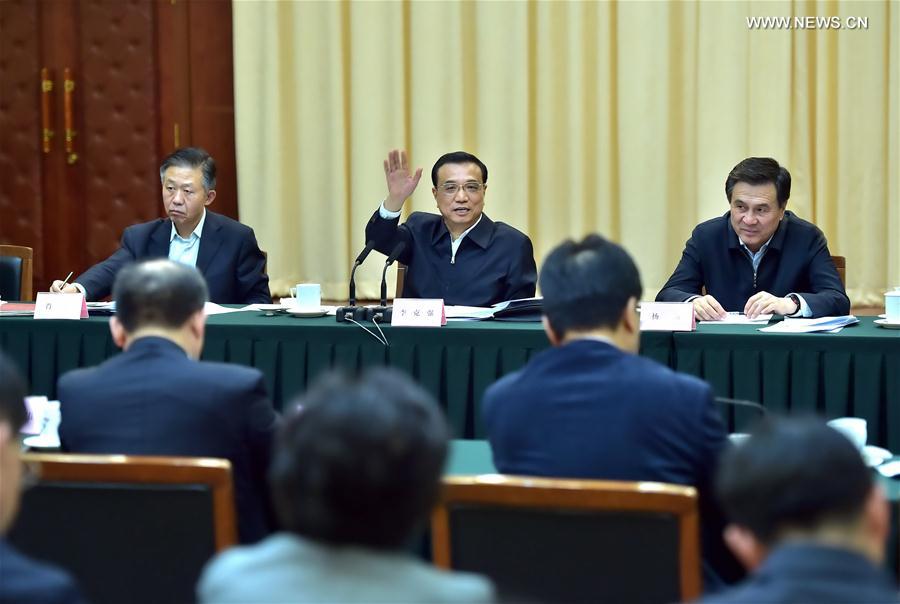 رئيس مجلس الدولة الصيني يطالب ببذل جهود ثابتة للإصلاح الضريبي