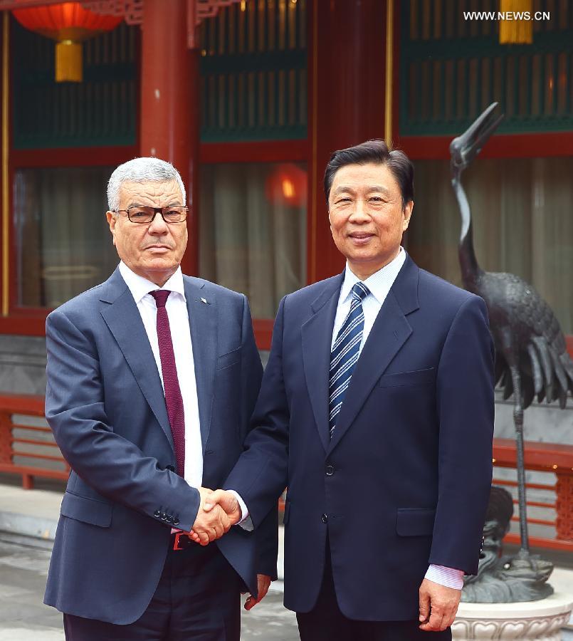 نائب الرئيس الصيني يجتمع مع وفد من الحزب الحاكم فى الجزائر