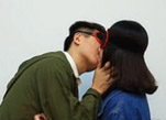 فعالية لـ"تقبيل الغرباء" فى الصين