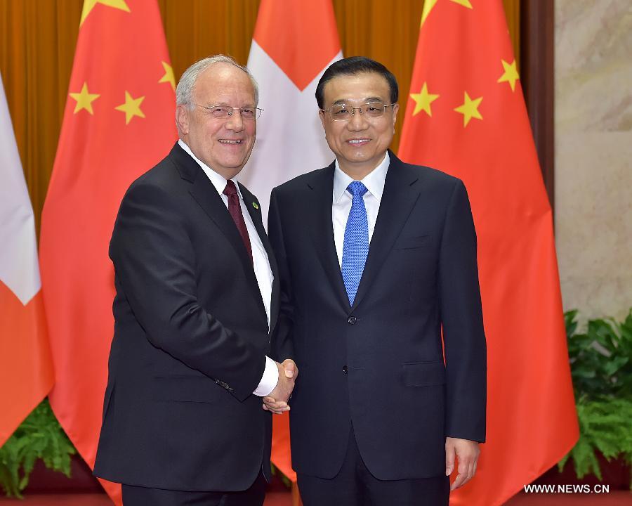 الصين وسويسرا تتعهدان بترقية التعاون الثنائي