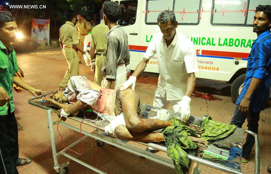 مقتل 110 وإصابة 350 في حريق في معبد بالهند