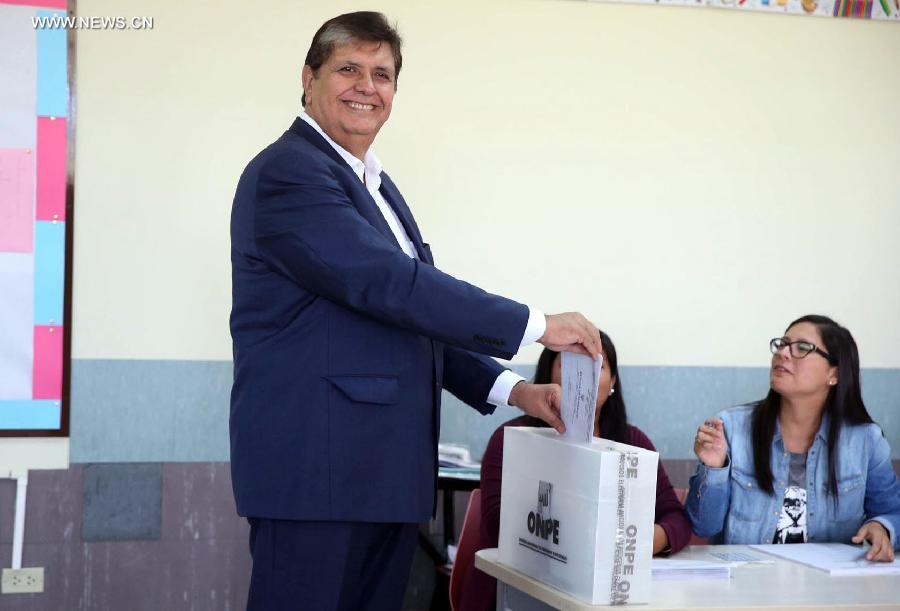 استطلاعات الخروج تتنبأ بفوز فوغيموري بالانتخابات الرئاسية فى بيرو