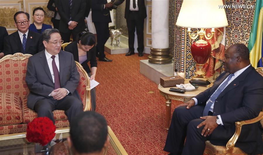 كبير المستشارين السياسيين الصينيين يجتمع مع الرئيس الجابونى لبحث العلاقات الثنائية