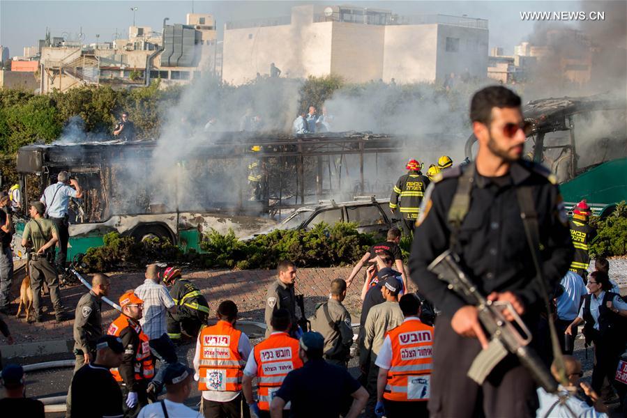 اصابة 15 اسرائيليا فى انفجار حافلة القدس