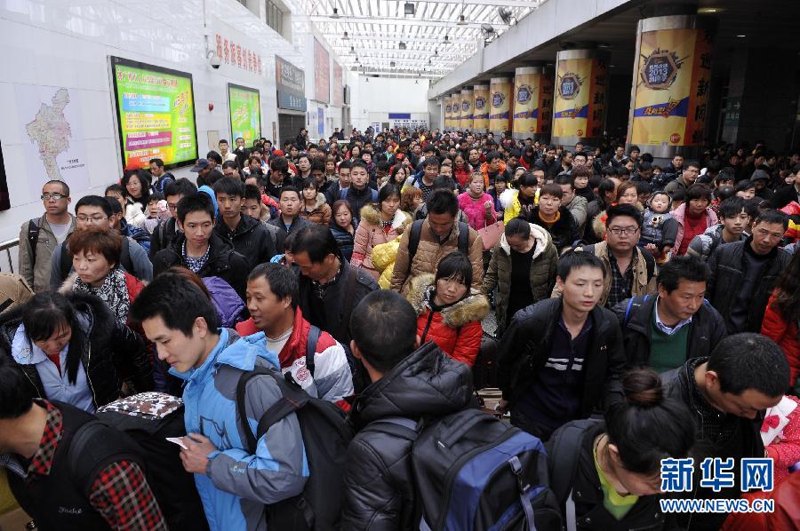إحصائيات: زيادة عدد سكان البر الرئيس الصيني إلى 1.37 مليار في عام 2015