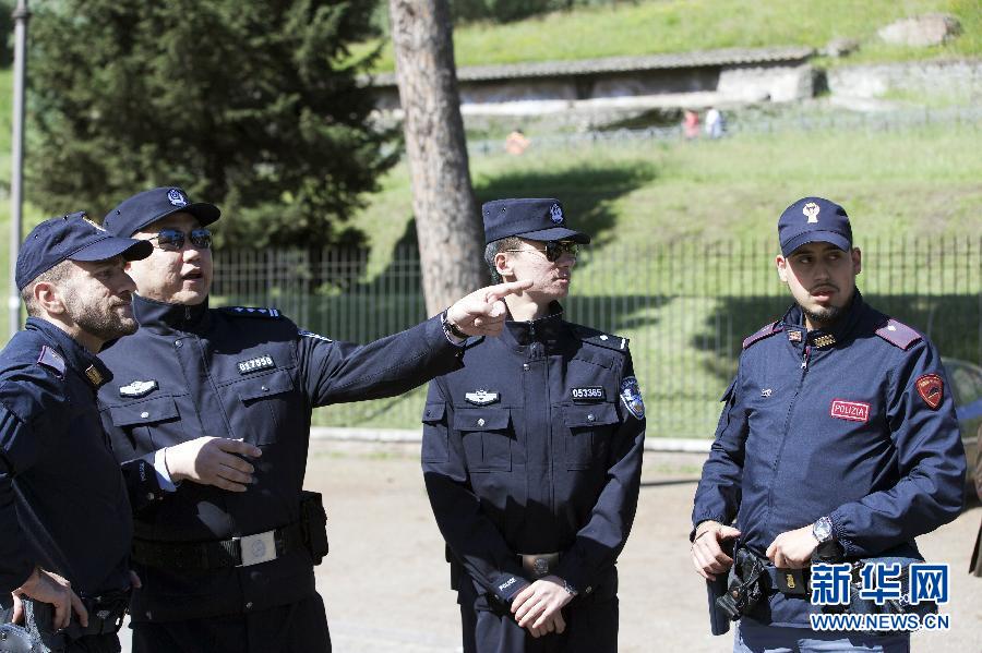 الشرطة الصينية تقوم بدوريات فى ايطاليا لحماية مصالح السياح الصينيين