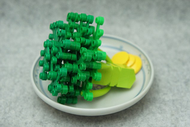 فنان ياباني يصنع أطعمة نابضة بالحياة من خلال ألعاب ليغو
