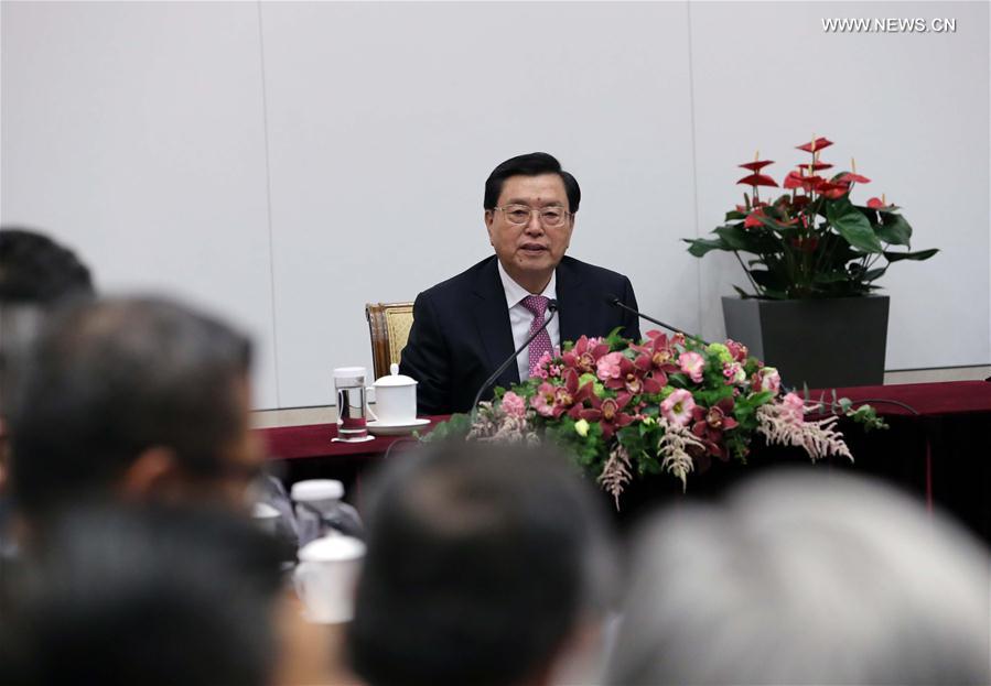 كبير المشرعين الصينيين يستمع لبيانات من مسئولى منطقة هونج كونج الادارية الخاصة