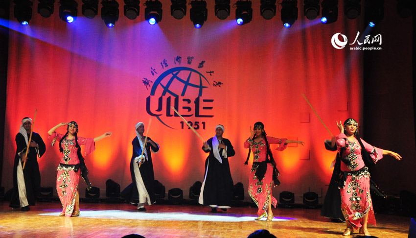 فرقة الإسماعيلية للفنون الشعبية تقدم عروضها على مسارح الجامعات الصينية