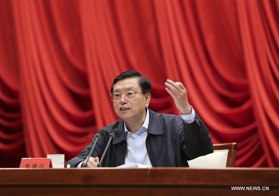كبير المشرعين يحاضر في مدرسة الحزب حول نظام المجلس الوطني لنواب الشعب الصيني