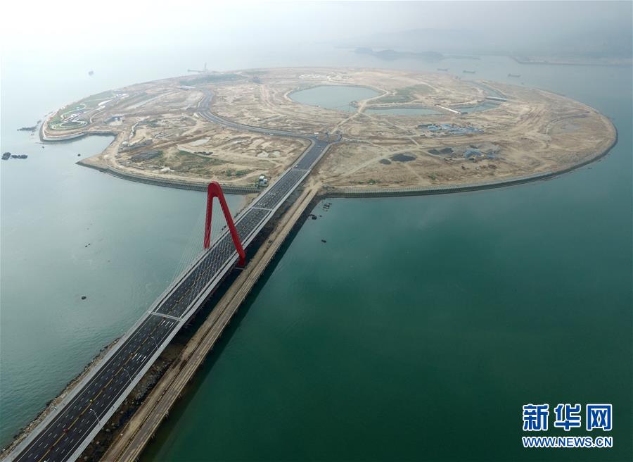 الصين تبني أول جزيرة اصطناعية كبيرة