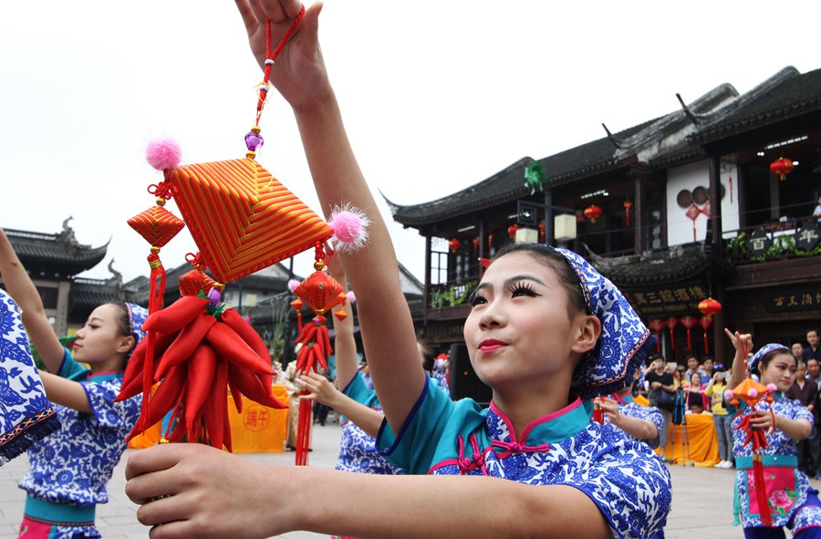 الصينيون يتمتعون بعطلة عيد 