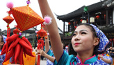 الصينيون يتمتعون بعطلة عيد "دوانوو"