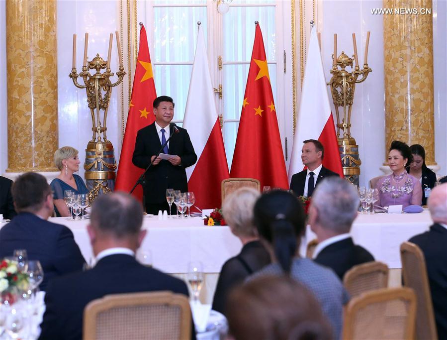 الرئيس الصيني يسلط الضوء على عمق الصداقة بين الصين وبولندا