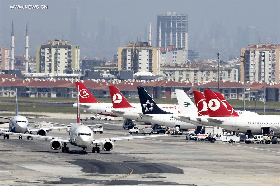 28 قتيلا على الأقل في تفجيري مطار اتاتورك فى اسطنبول وتعليق كافة الرحلات
