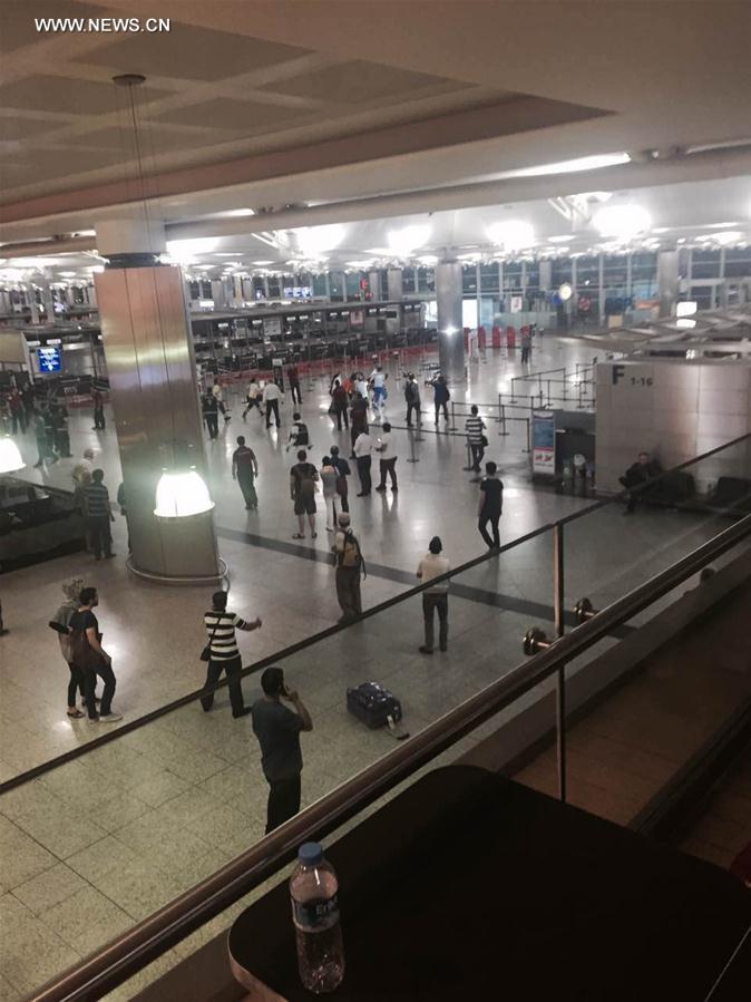 28 قتيلا على الأقل في تفجيري مطار اتاتورك فى اسطنبول وتعليق كافة الرحلات