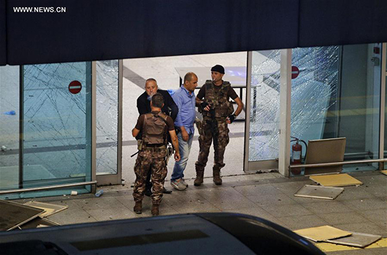 عاجل: رئيس الوزراء التركي يلقى باللائمة على تنظيم (داعش) في تنفيذ الهجمات بمطار أتاتورك في اسطنبول