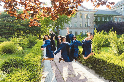 بالصور: موسم التخرج للطلاب الأجانب في الصين
