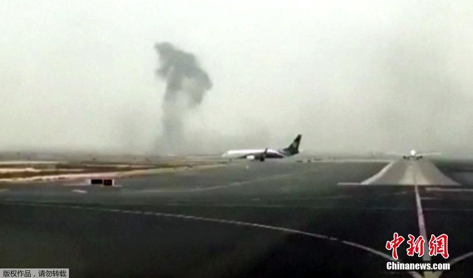 طائرة إماراتية قادمة من الهند تهبط اضطراريا في مطار دبي