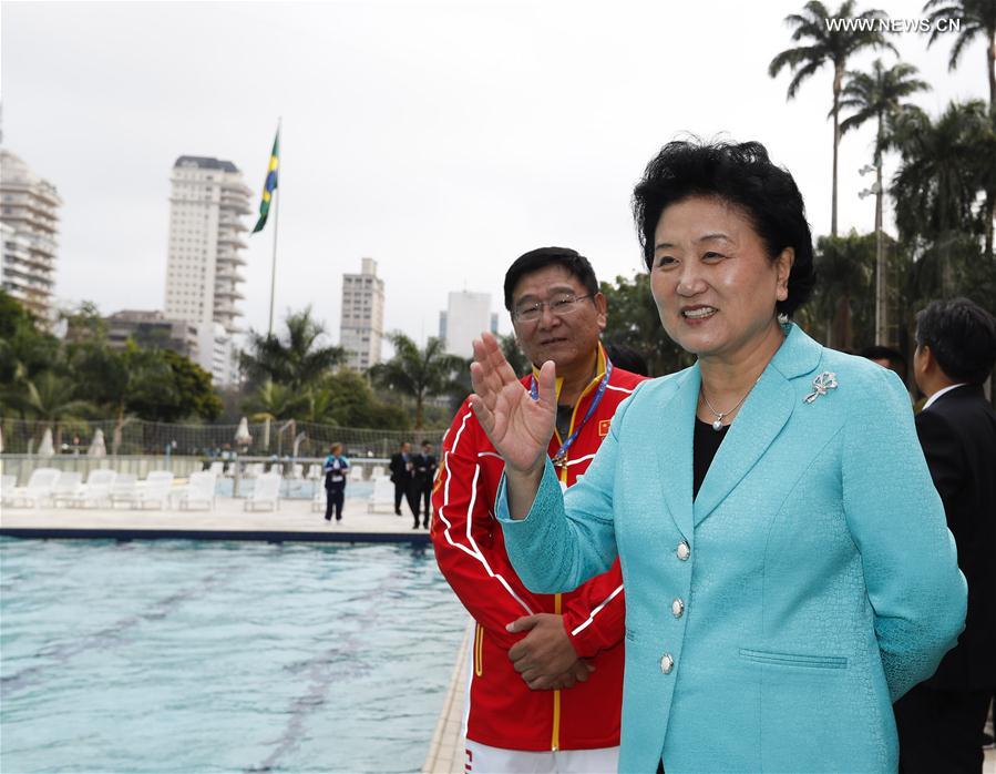نائبة رئيس مجلس الدولة الصيني تزور الرياضيين الصينيين المشاركين بأولمبياد ريو