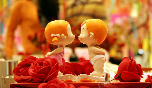 عيد الحب الصيني يثير جدلا حول تحول إلى مناسبة تجارية