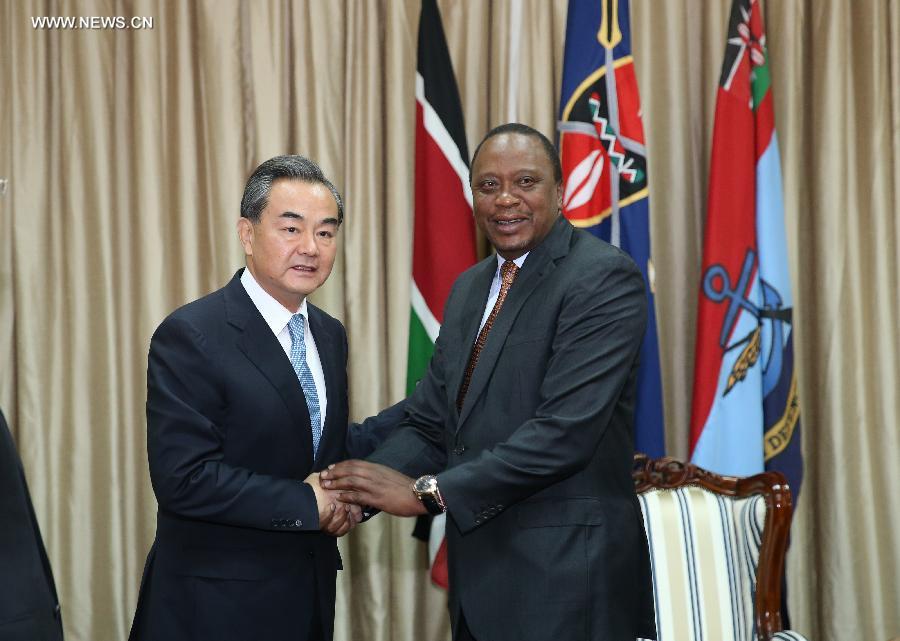 الرئيس الكيني يجتمع مع وزير الخارجية الصيني