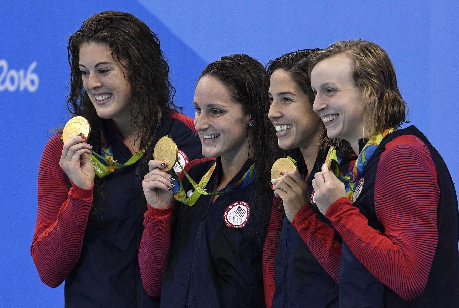 كايتي لديكي تفوز للولايات المتحدة بذهبية سباق 4 في 200 م سباحة حرة في أولمبياد ريو