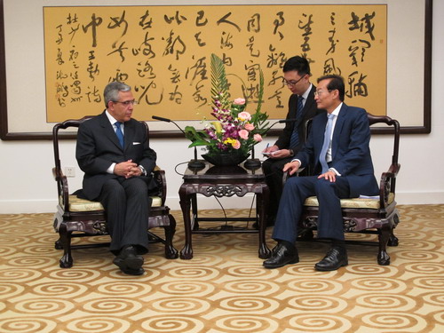 نائب وزير الخارجية الصيني يلتقي مع سفير الجزائر الجديد لدى الصين