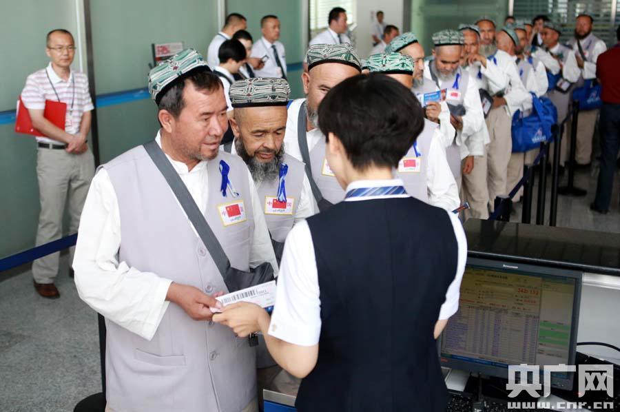 المسلمون الصينيون يسافرون إلى مكة لأداء فريضة الحج لعام 2016