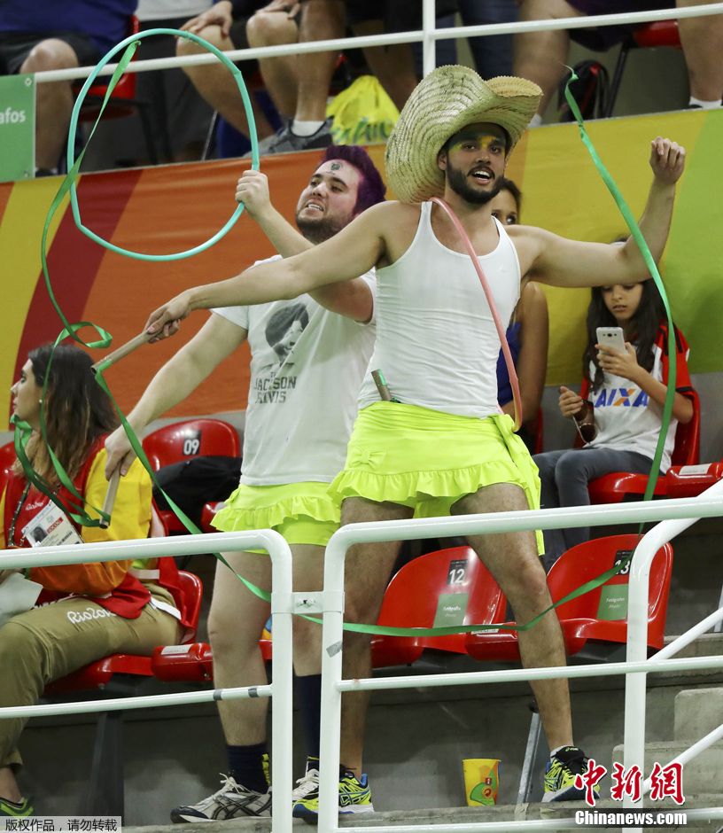 المتفرجون يلفتون الأنظار فى أولمبياد ريو