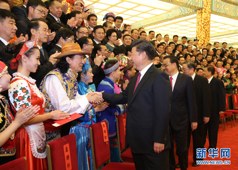 قادة صينيون يحضرون مراسم افتتاح مهرجان فنون الاقليات
