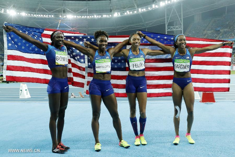 الولايات المتحدة تفوز بذهبية سباق تتابع 4 في 100م سيدات في أولمبياد ريو