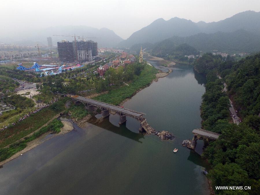 مقتل 3 أشخاص في انهيار جسر شرقي الصين