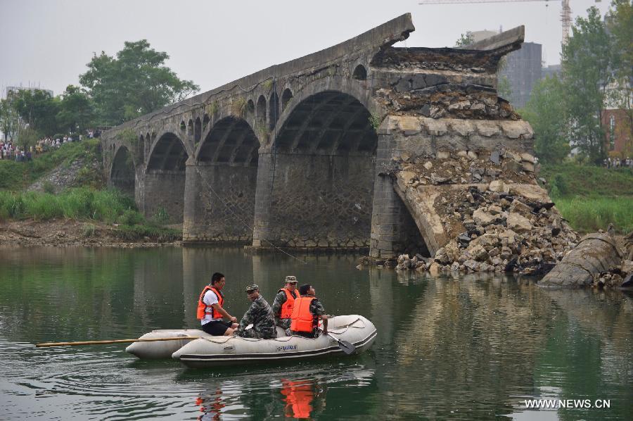 مقتل 3 أشخاص في انهيار جسر شرقي الصين