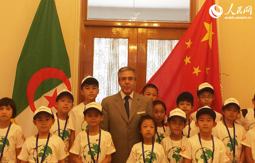 سفير الجزائر لدى بكين يستضيف سفراء الثقافة الصينية الصغار