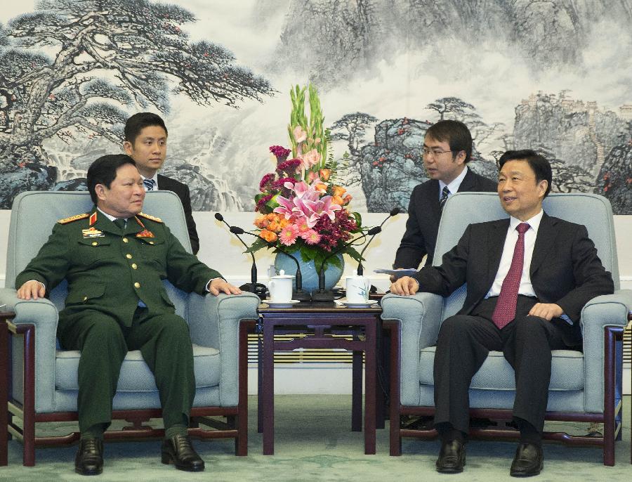 مسؤولان صينيان يلتقيان بوزير الدفاع الفيتنامى