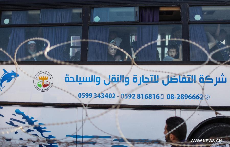 مصر تفتح معبر رفح الحدودي مع غزة للسفر في كلا الاتجاهين لأول مرة منذ شهرين