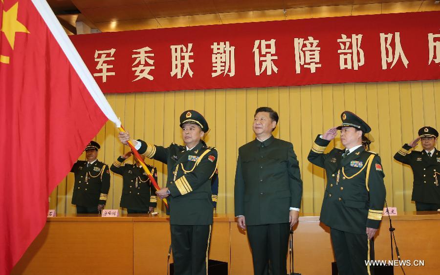 الصين تشكل قوة لوجستية مشتركة وشي يمنحها الأعلام