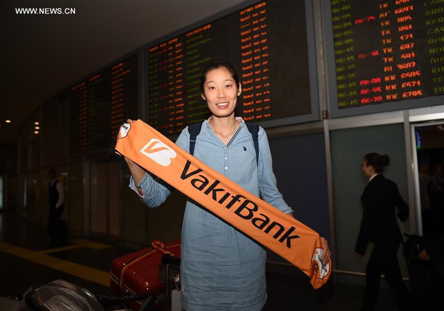 لاعبة الكرة الطائرة الصينية تشو تينغ تصل إلى اسطنبول للانضمام إلى نادي 