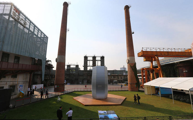 عرض أكبر جهاز لتنقية الهواء بالعالم في بكين