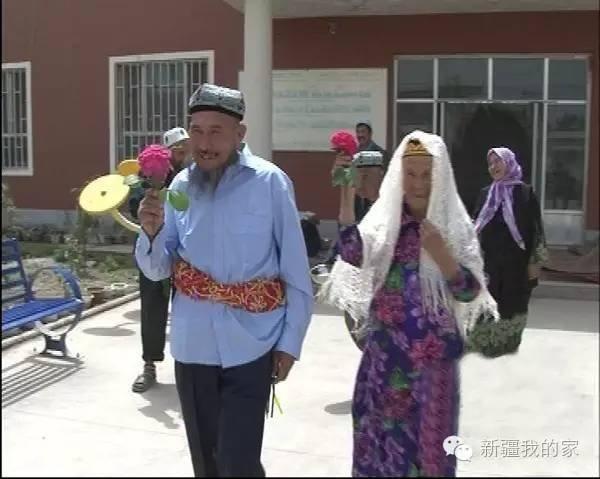 زواج مسن في الـ 71 بإمرأة في عمرها 114 سنة