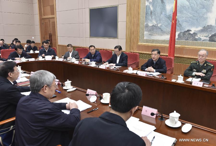 نائب رئيس مجلس الدولة الصيني يحث على بذل جهود قوية لتقليل حدة الفقر