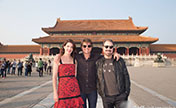 الزوار لا يعرفون توم كروز أثناء تجوله في المدينة المحرمة ببكين