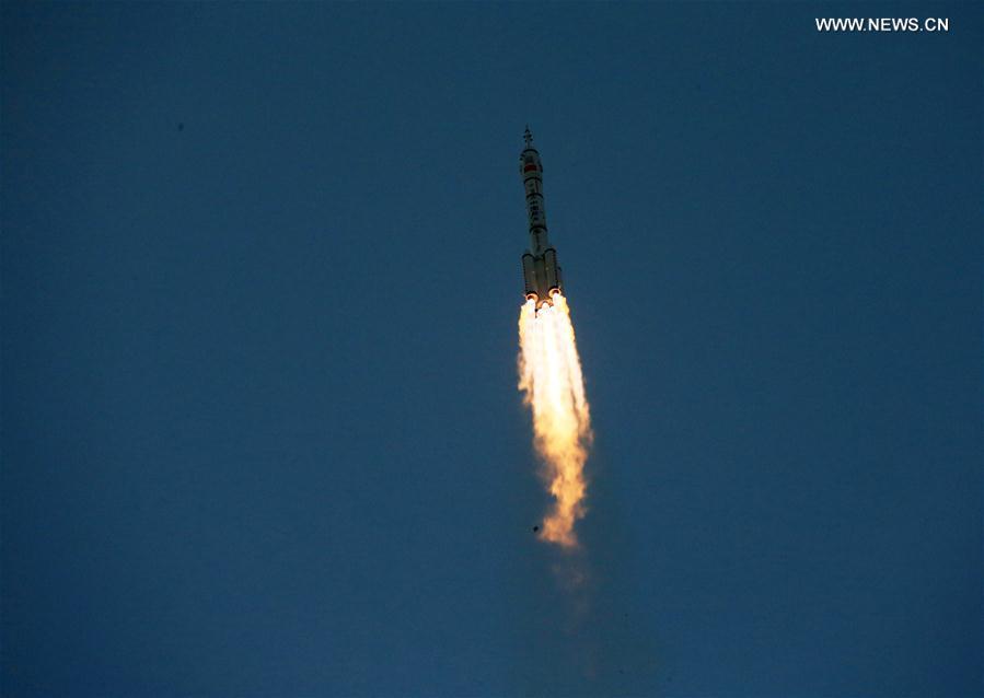 المركبة الفضائية المأهولة شنتشو - 11 تدخل المدار المخصص لها
