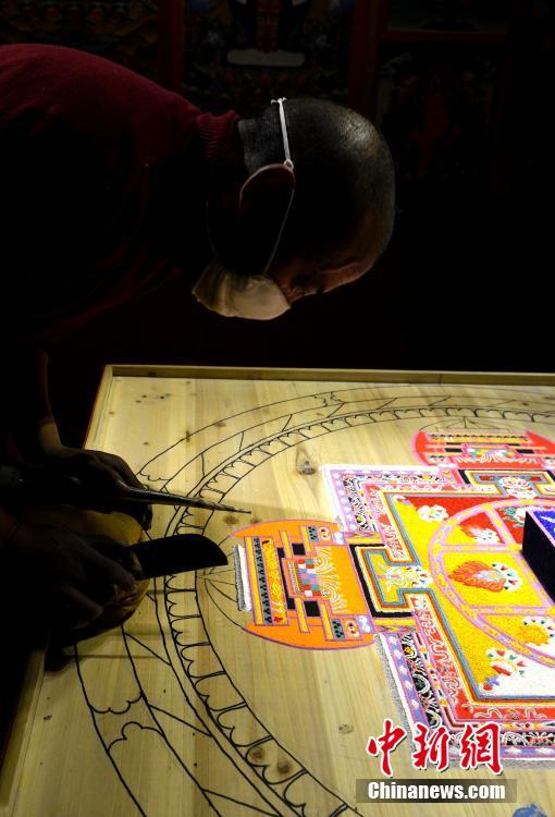 بالصور: فن اللوحات الرملية المميزة في التبت