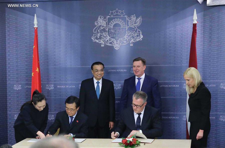 الصين تتعهد بتعميق التعاون البراجماتي الشامل مع لاتفيا