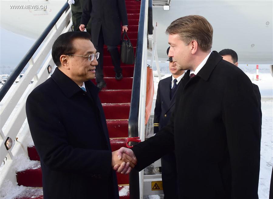 رئيس مجلس الدولة الصينى يصل إلى لاتفيا فى زيارة رسمية ولحضور قمة الصين - دول وسط وشرق أوروبا