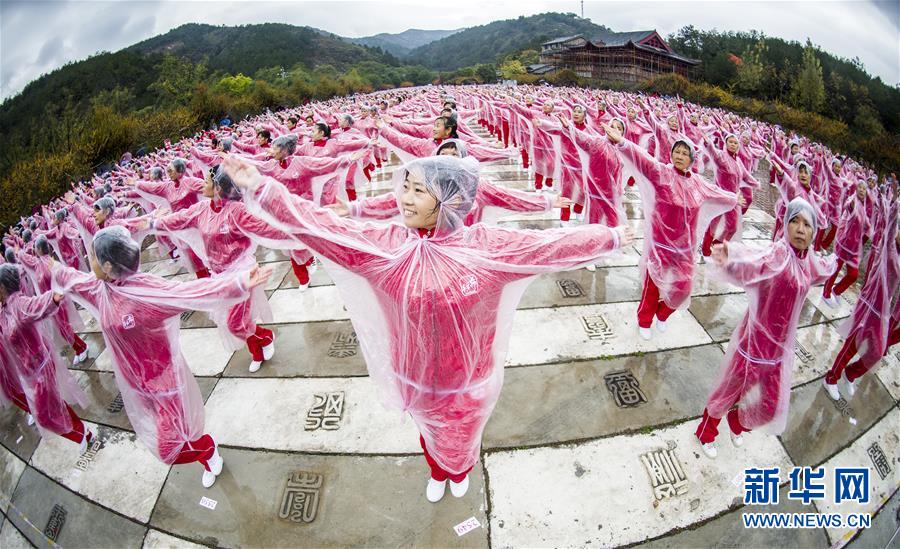 أكبر رقصة جماعية في الصين تدخل كتاب غينيس