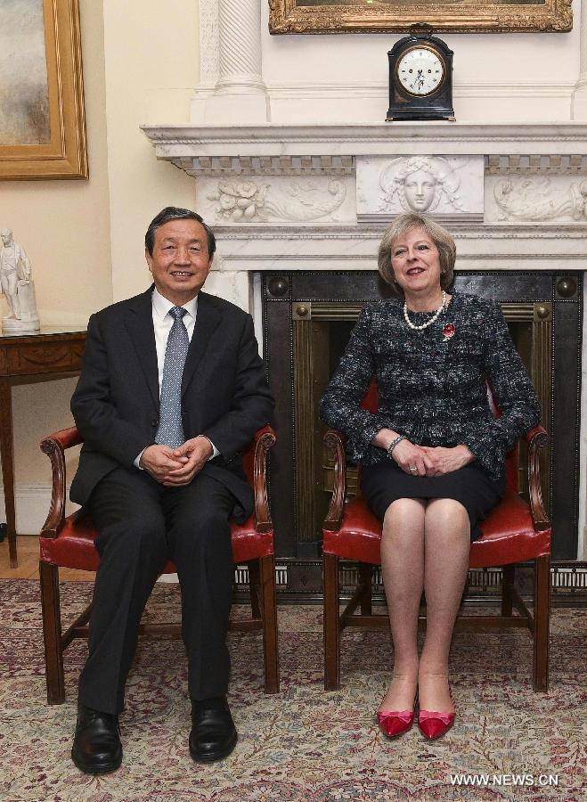 رئيسة وزراء بريطانيا تعد بتعزيز التعاون مع الصين