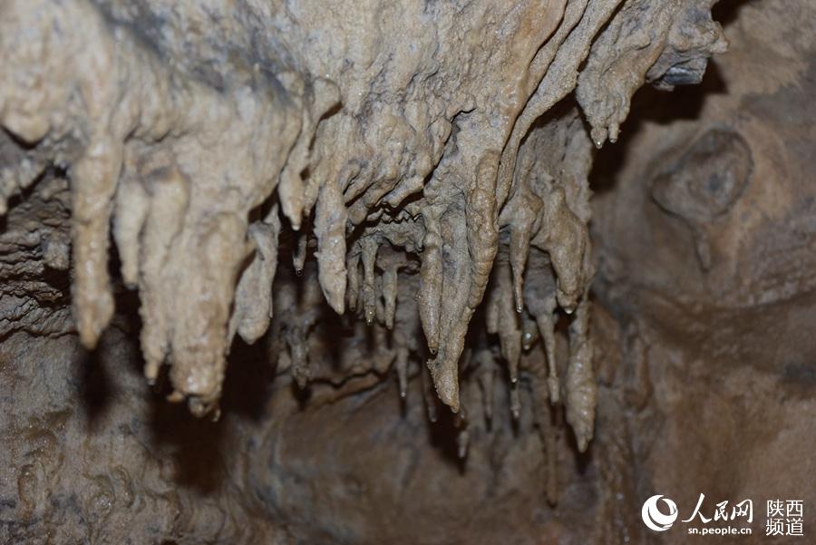 اكتشاف عدة حفر طبيعية نادرة في الصين